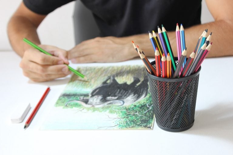 你能在画布上使用彩色铅笔吗